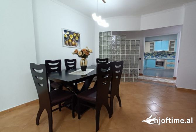 Shtepi me qera 2+1 ne Tirane - 1,000 Euro