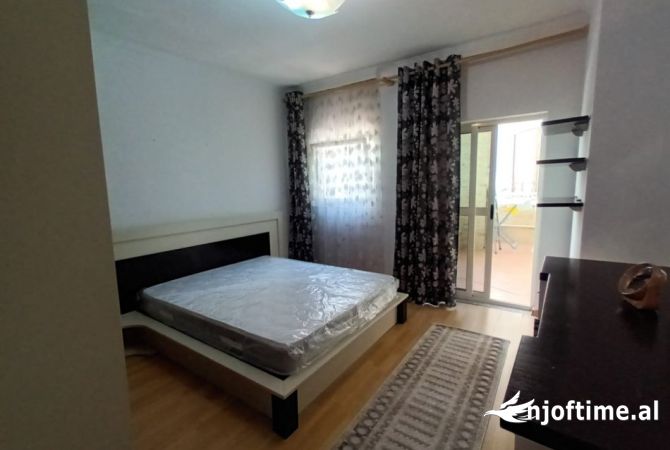 Shtepi me qera Apartament ne Tirane, 2+1, Mobilimi E mobiluar, Pagesa 1,000  Euro.