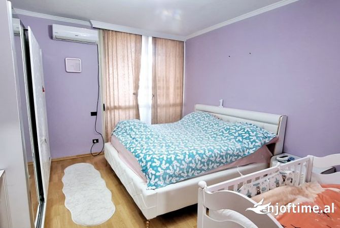 Shtepi me qera Apartament ne Tirane, 2+1, Mobilimi E mobiluar, Pagesa 1,000  Euro.