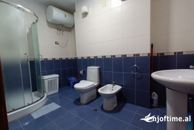 Shtepi me qera Apartament ne Tirane, 2+1, Mobilimi E mobiluar, Pagesa 1,000  Euro.