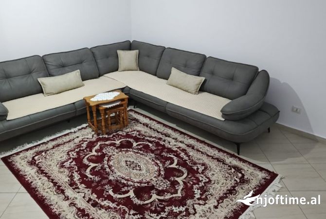 Shtepi me qera 2+1 ne Tirane - 400 Euro