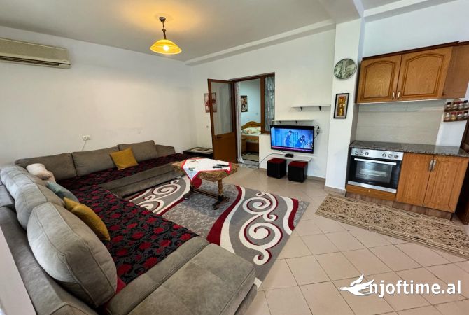 Shtepi me qera 2+1 ne Tirane - 330 Euro