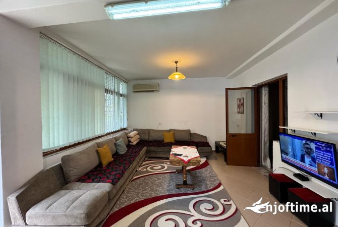 Shtepi me qera 2+1 ne Tirane - 330 Euro
