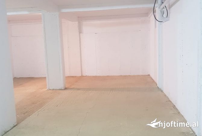 Ambient biznesi me qera 4+1 ne Tirane - 300 Euro