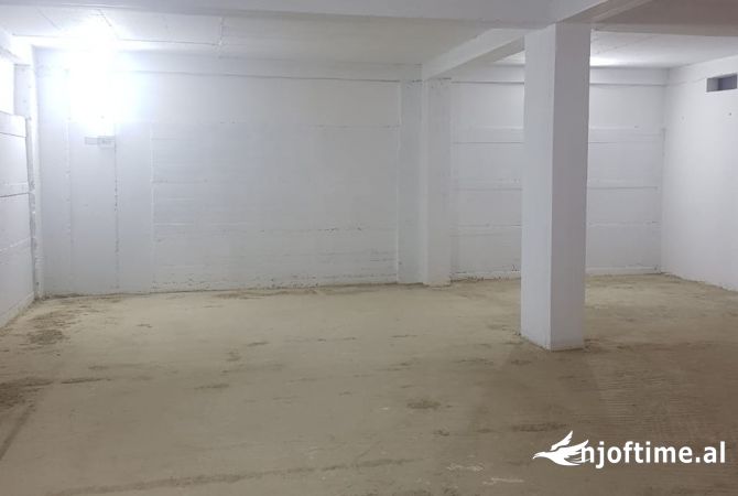 Ambient biznesi me qera 4+1 ne Tirane - 300 Euro