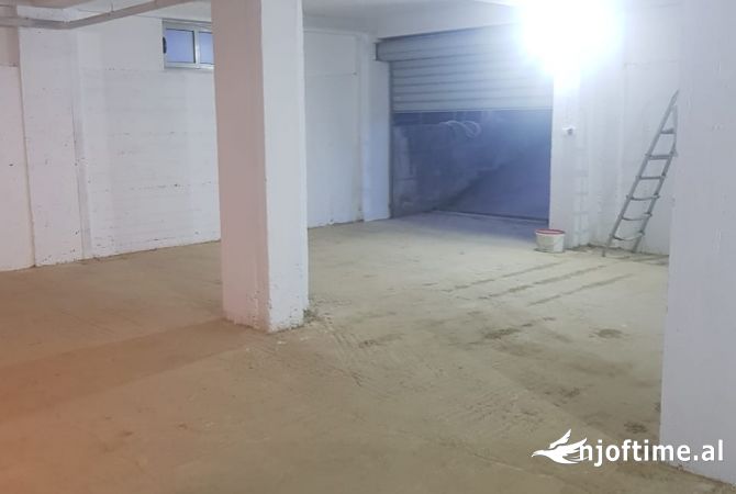 Ambient biznesi me qera 4+1 ne Tirane - 300 Euro