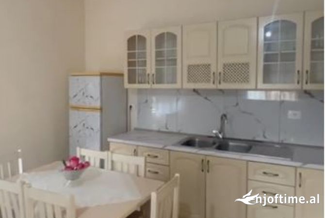 Shtepi me qera 3+1 ne Tirane - 300 Euro
