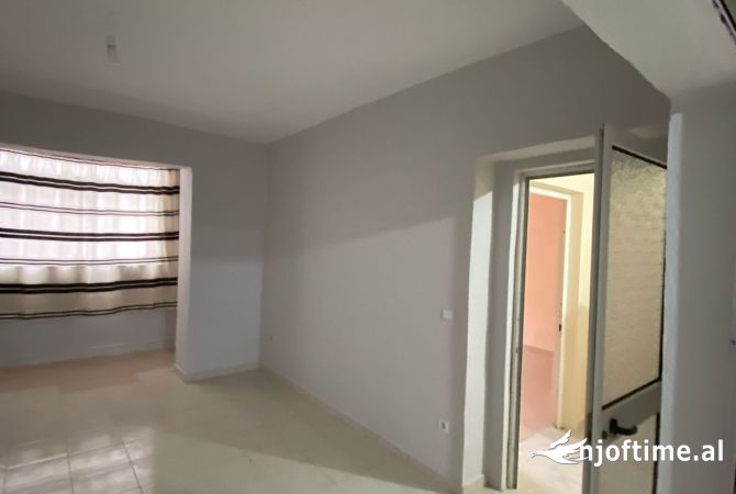 Ambient biznesi me qera 3+1 ne Tirane - 700 Euro