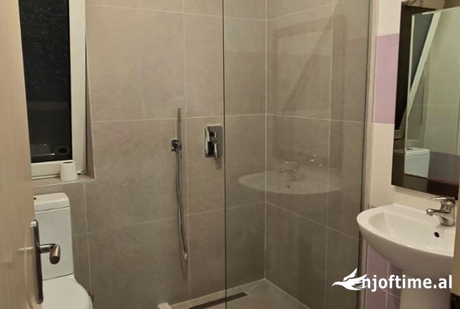 Shtepi me qera Apartament ne Tirane, 2+1, Mobilimi E mobiluar, Pagesa 381  Euro.