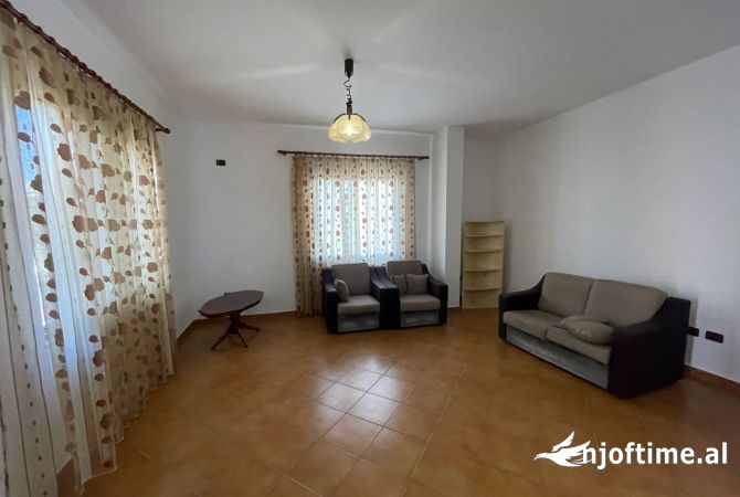 Shtepi me qera 2+1 ne Tirane - 349 Euro