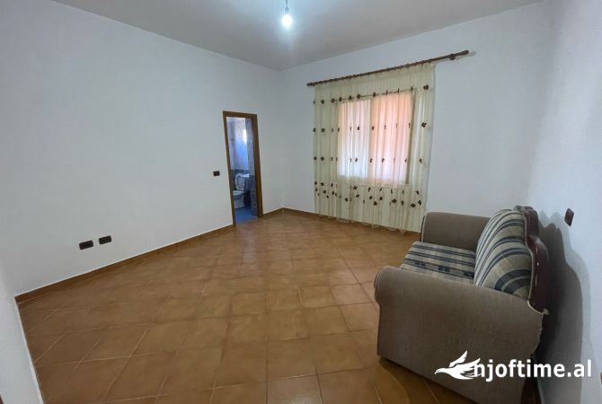 Shtepi me qera Apartament ne Tirane, 2+1, Mobilimi E mobiluar, Pagesa 349  Euro.