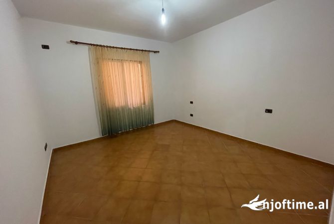 Shtepi me qera Apartament ne Tirane, 2+1, Mobilimi E mobiluar, Pagesa 349  Euro.