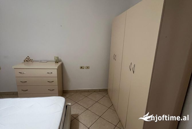 Shtepi me qera Apartament ne Tirane, 2+1, Mobilimi E mobiluar, Pagesa 652  Euro.