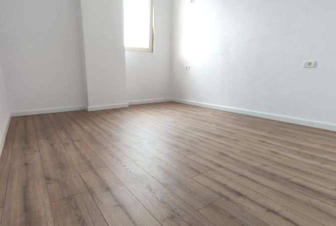 Shtepi ne shitje Apartament ne Tirane, 1+1, Mobilimi Bosh, pa mobiluar, Pagesa 83,000  Euro.