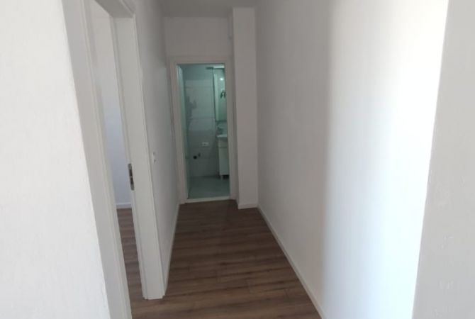 Shtepi ne shitje Apartament ne Tirane, 1+1, Mobilimi Bosh, pa mobiluar, Pagesa 83,000  Euro.