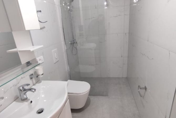 Shtepi ne shitje Apartament ne Tirane, 1+1, Mobilimi Bosh, pa mobiluar, Pagesa 83,000  Euro.