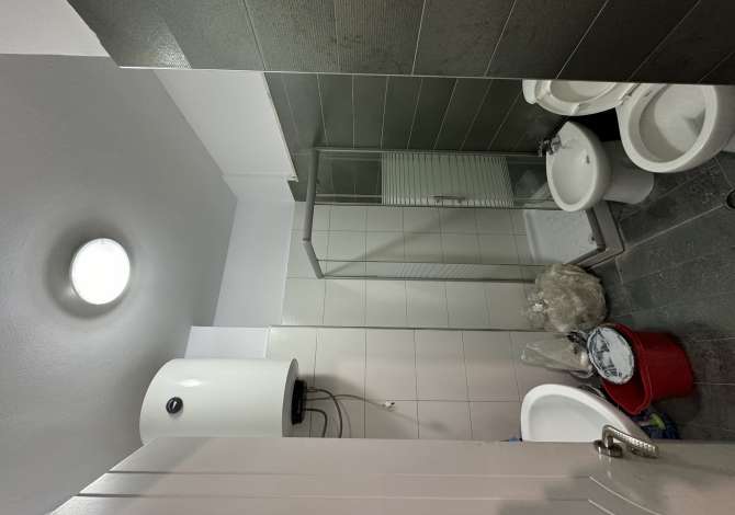 Shtepi ne shitje Apartament ne Tirane, 1+1, Mobilimi Pjeserisht e mobiluar, Pagesa 73,000  Euro.