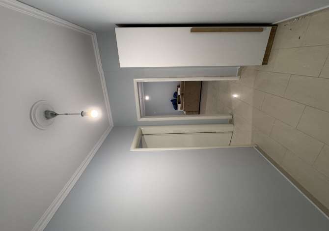 Shtepi ne shitje Apartament ne Tirane, 1+1, Mobilimi Pjeserisht e mobiluar, Pagesa 73,000  Euro.