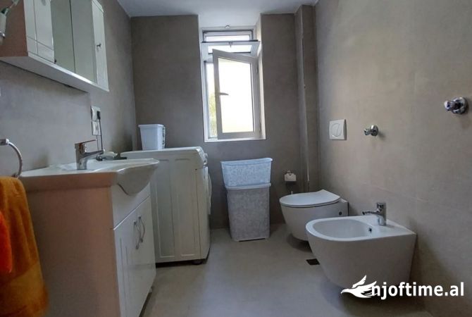 Shtepi me qera Apartament ne Tirane, 1+1, Mobilimi E mobiluar, Pagesa 50,000  Leke.