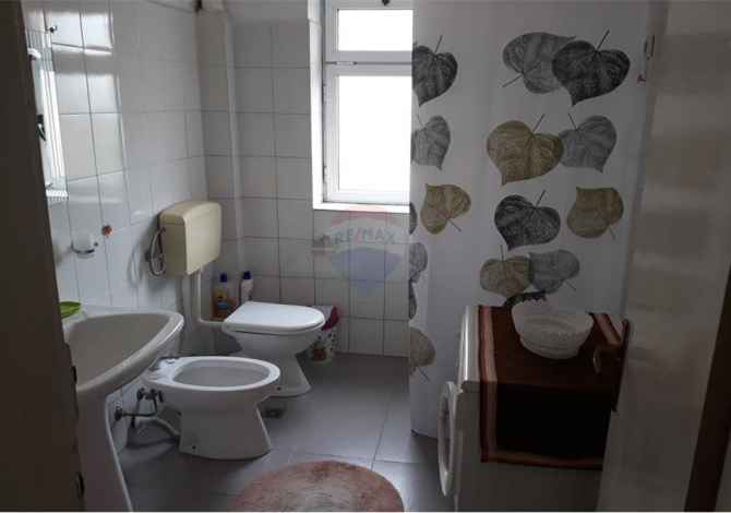 Shtepi me qera  ne Tirane, 2+1, Mobilimi E mobiluar, Pagesa 350  Euro.