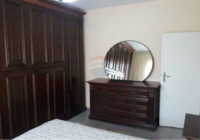 Shtepi me qera  ne Tirane, 2+1, Mobilimi E mobiluar, Pagesa 350  Euro.