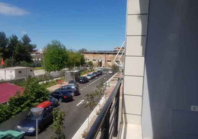 Dyqan dhe zyra per qira perball gjykates administrative