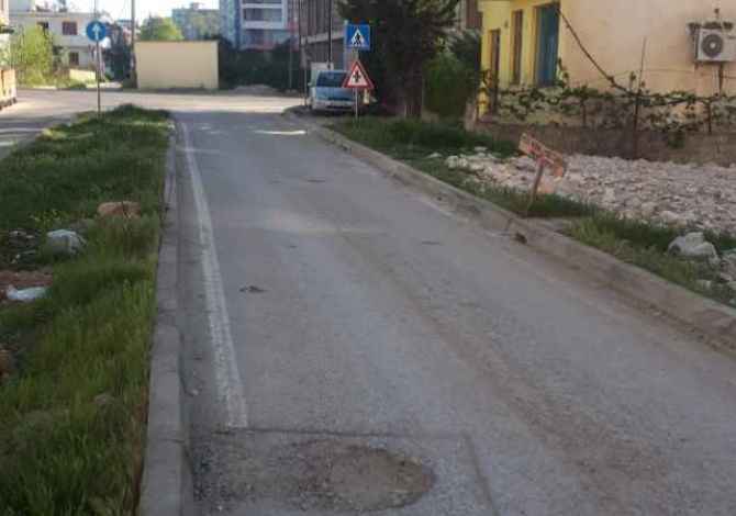 Truall ose Toke  ne Tirane - 35,000 Leke