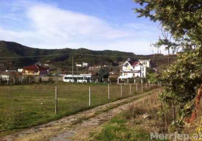 Truall ose Toke  ne Tirane - 100,000 Euro