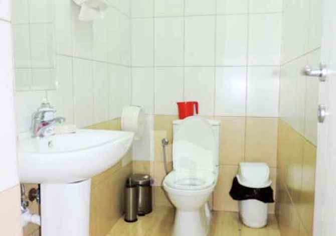 Shitet ambient komercial ne Bllok me super cmim!