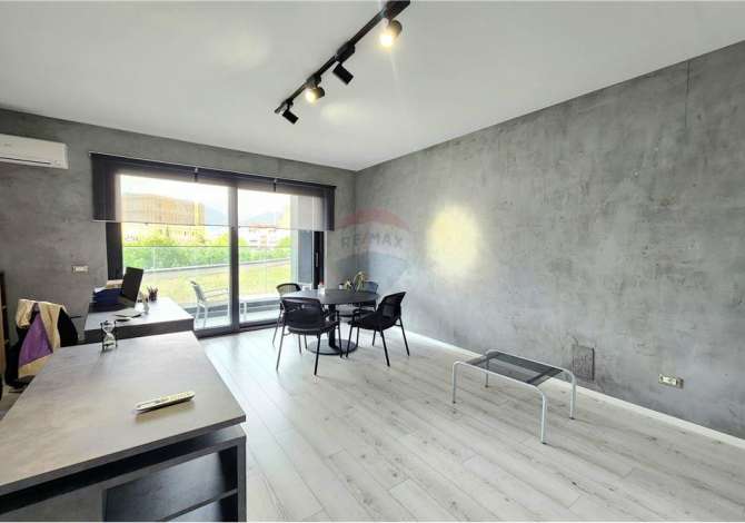 Ambient biznesi me qera 3+1 ne Tirane - 1,300 Euro