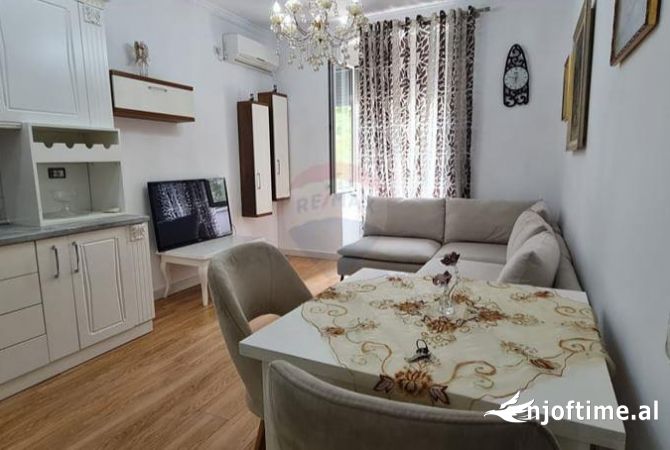 Shtepi me qera 2+1 ne Tirane - 700 Euro