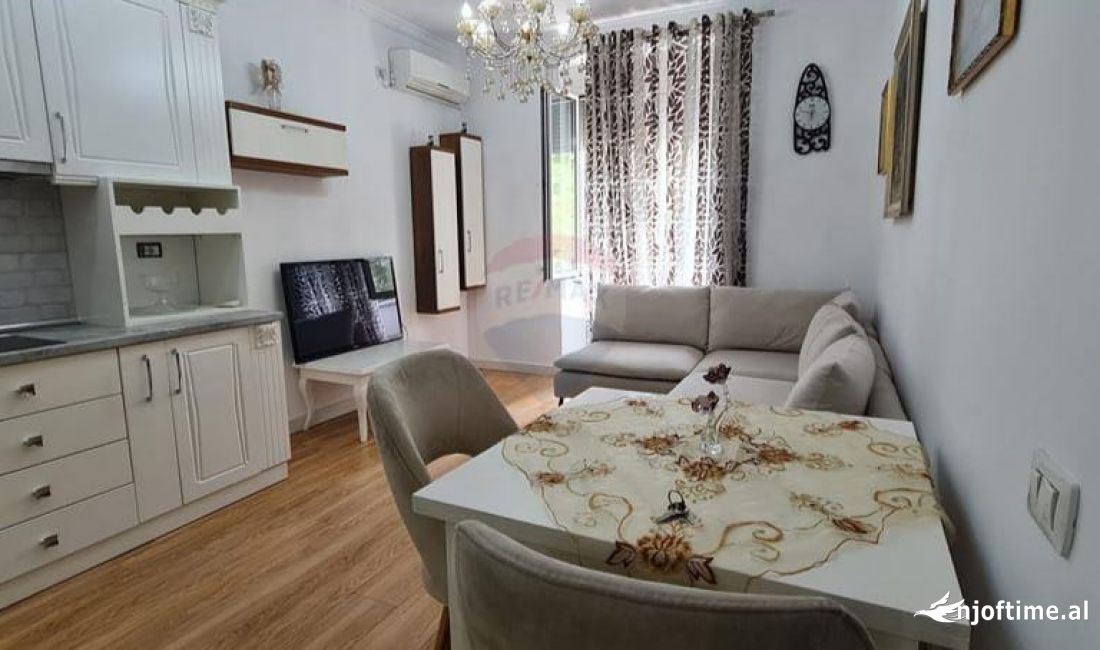Shtepi me qera Apartament ne Tirane, 2+1, Mobilimi E mobiluar, Pagesa 700  Euro.