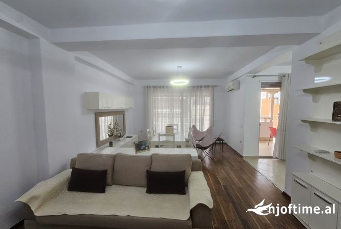 Shtepi me qera 3+1 ne Tirane - 1,000 Euro