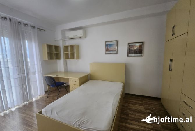Shtepi me qera Apartament ne Tirane, 3+1, Mobilimi E mobiluar, Pagesa 1,000  Euro.