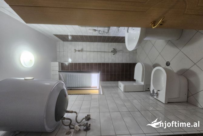 Shtepi me qera Apartament ne Tirane, 3+1, Mobilimi E mobiluar, Pagesa 1,000  Euro.