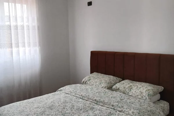 Shtepi me qera 1+1 ne Tirane - 30,000 Leke