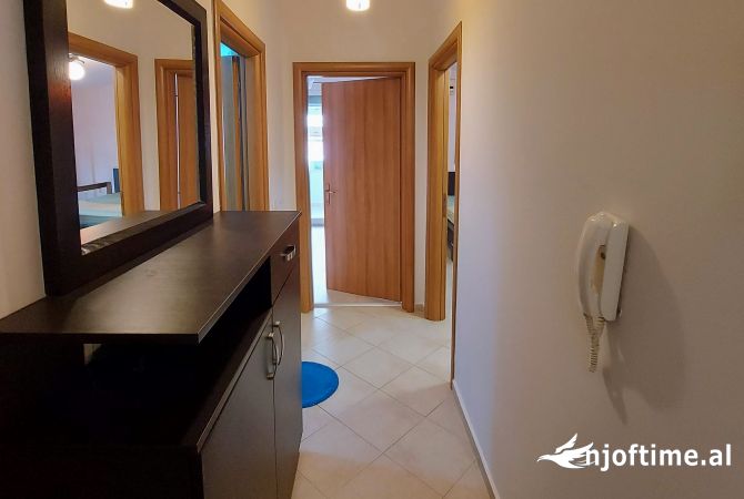 Shtepi ne shitje Penthose(kati i fundit panoramik) ne Tirane, 2+1, Mobilimi Pjeserisht e mobiluar, Pagesa 149,000  Euro.