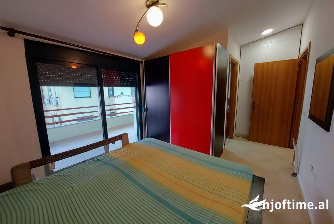 Shtepi ne shitje Penthose(kati i fundit panoramik) ne Tirane, 2+1, Mobilimi Pjeserisht e mobiluar, Pagesa 149,000  Euro.