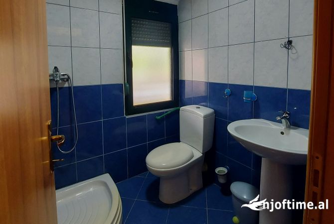 Shtepi ne shitje Penthose(kati i fundit panoramik) ne Tirane, 2+1, Mobilimi Pjeserisht e mobiluar, Pagesa 149,000  Euro.