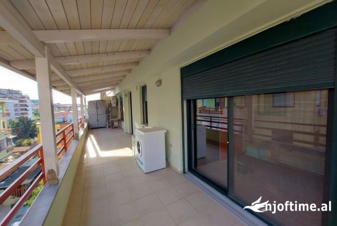 Shtepi ne shitje Penthose(kati i fundit panoramik) ne Tirane, 2+1, Mobilimi Pjeserisht e mobiluar, Pagesa 149,000  Euro.