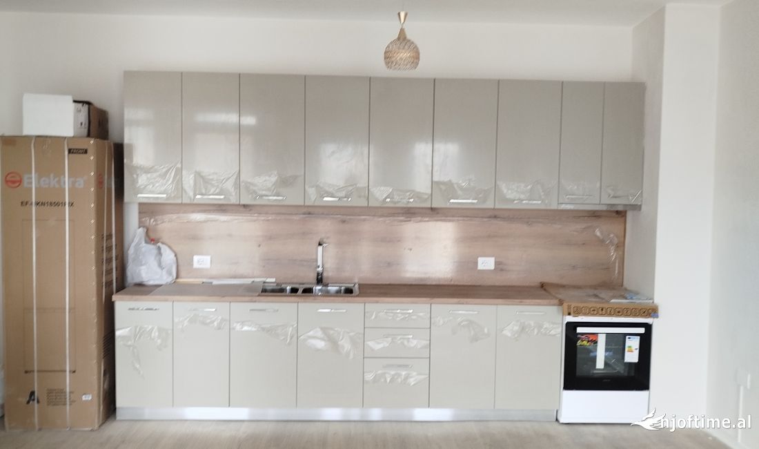 Shtepi me qera Apartament ne Tirane, 2+1, Mobilimi Pjeserisht e mobiluar, Pagesa 550  Euro.