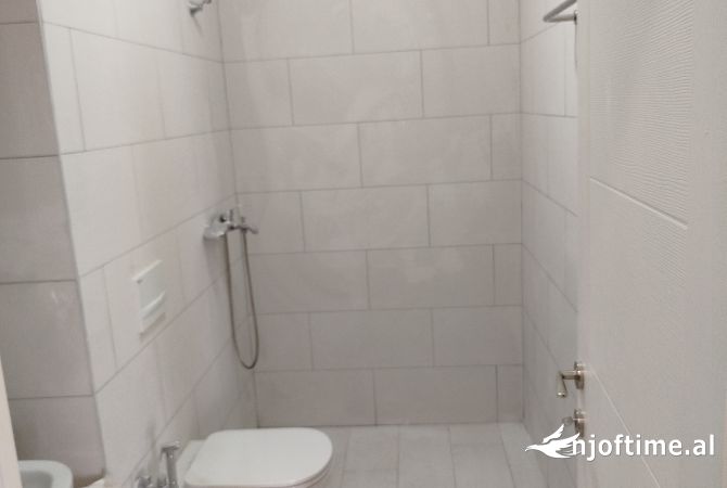 Shtepi me qera Apartament ne Tirane, 2+1, Mobilimi Pjeserisht e mobiluar, Pagesa 550  Euro.