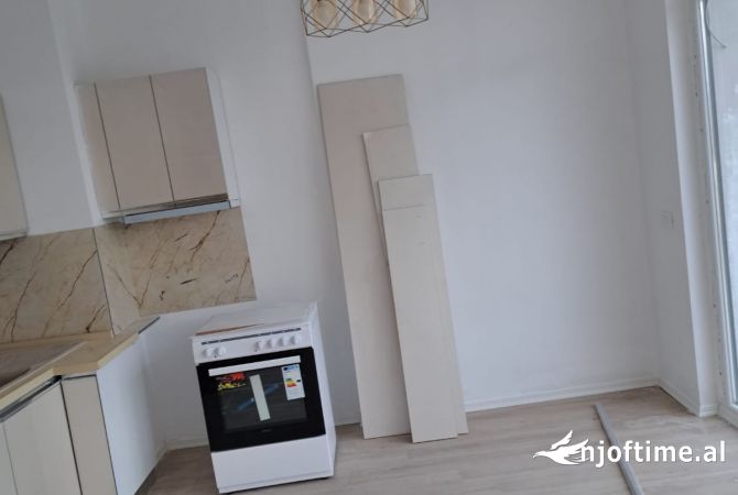 Shtepi me qera Apartament ne Tirane, 1+1, Mobilimi Pjeserisht e mobiluar, Pagesa 350  Euro.