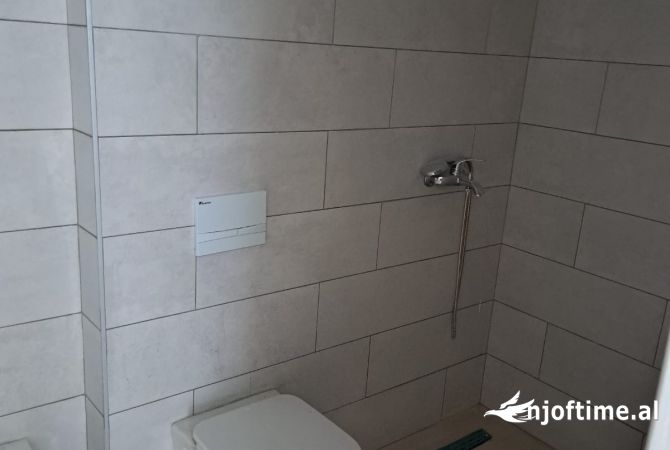 Shtepi me qera Apartament ne Tirane, 1+1, Mobilimi Pjeserisht e mobiluar, Pagesa 350  Euro.