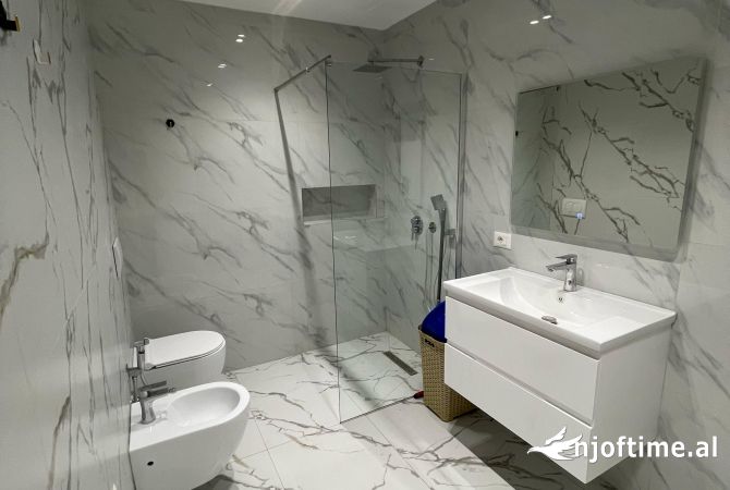 Shtepi ne shitje Apartament ne Tirane, 2+1, Mobilimi E mobiluar, Pagesa 200,000  Euro.