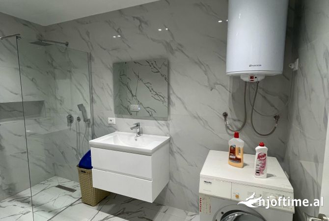 Shtepi ne shitje Apartament ne Tirane, 2+1, Mobilimi E mobiluar, Pagesa 200,000  Euro.