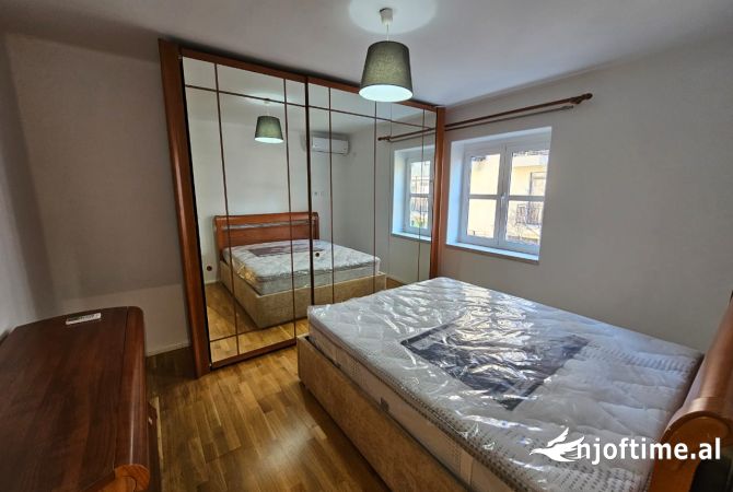 Shtepi me qera Apartament ne Tirane, 1+1, Mobilimi E mobiluar, Pagesa 450  Euro.
