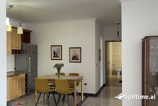 Shtepi me qera 2+1 ne Tirane - 800 Euro
