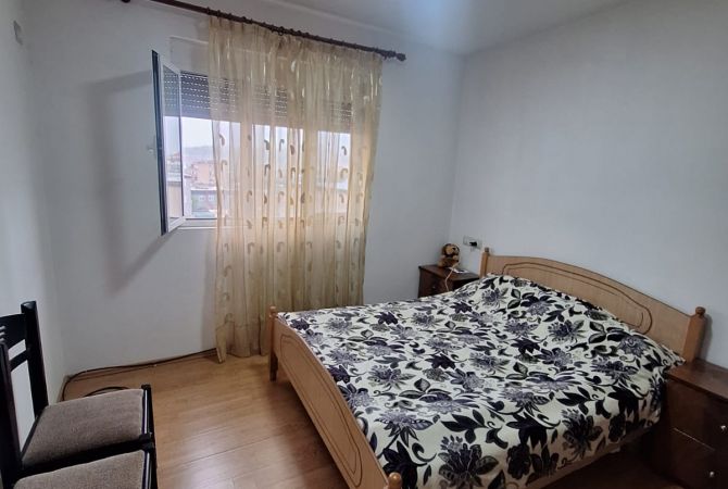 Shtepi me qera 2+1 ne Tirane - 380 Euro
