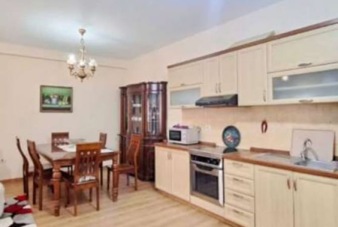 Shtepi me qera 2+1 ne Tirane - 670 Euro